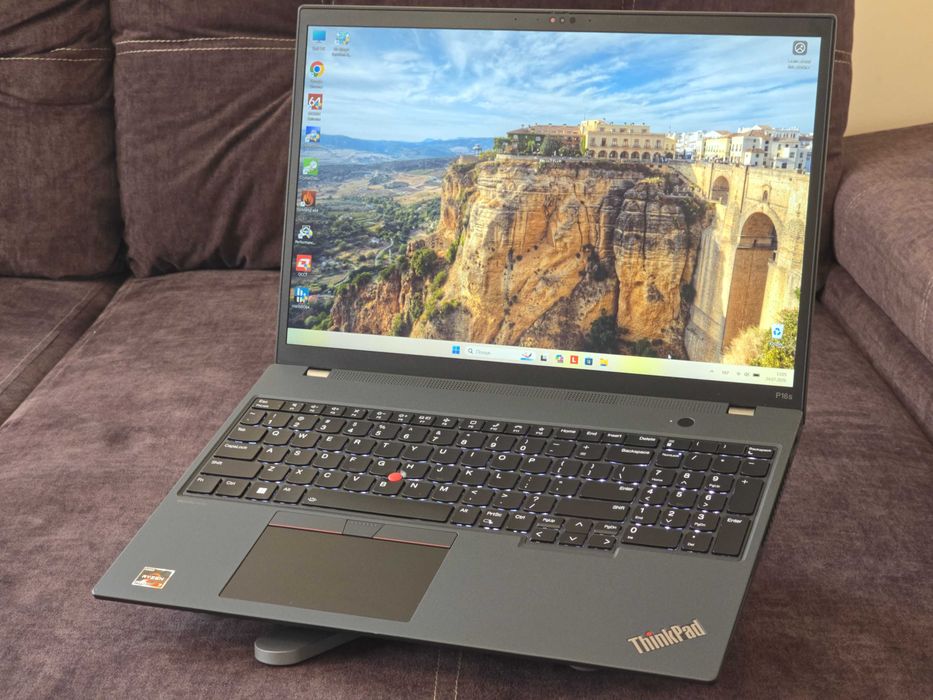 Lenovo ThinkPad P16s Gen2 (16" FHD+ IPS Touch/ R7-7840U/ 32 LPDDR5x/ 1Tb NVMe)