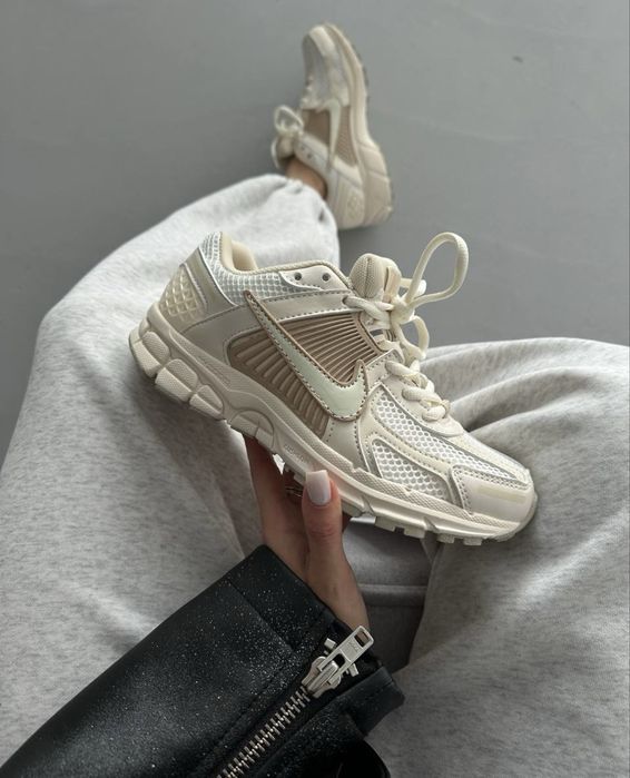 Ідеальні Жіночі спортивні кросівки NIKE ZOOM VOMERO 5 BEIGE ICE CREAM
