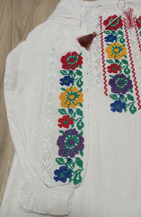Вишиванка для дівчинки  5-8 років .