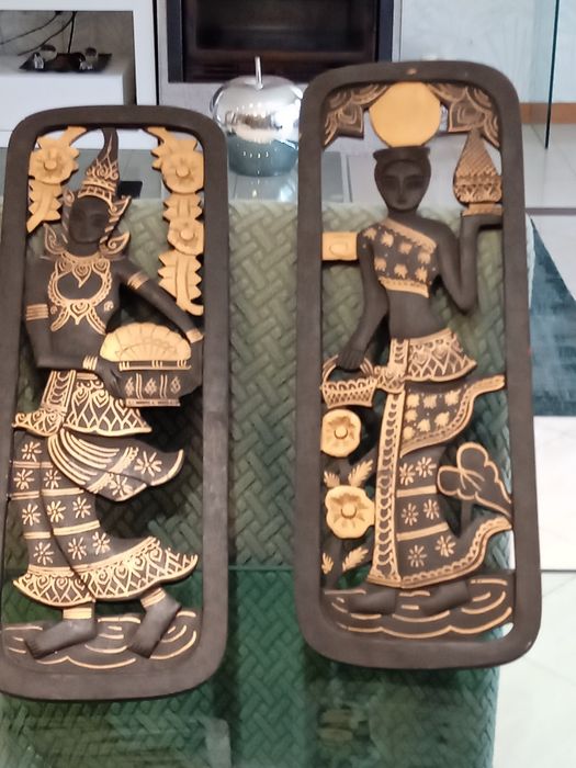 Mascaras e estátuas étnicas de madeira