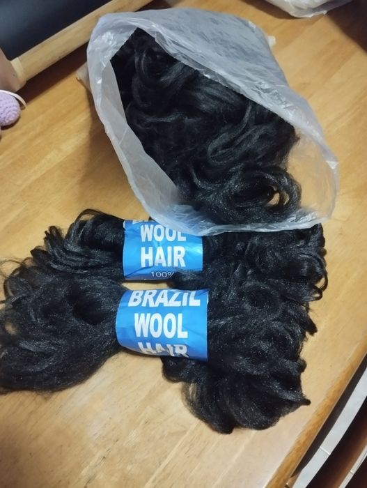 Cabelo postiço (cabelo de lã)