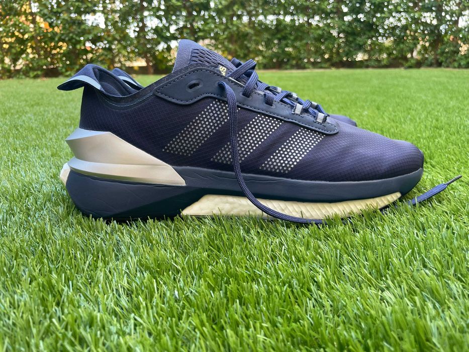Adidas Avryn como novos