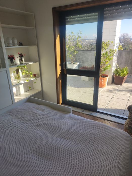 Quarto individual muito amplo,com luz direta