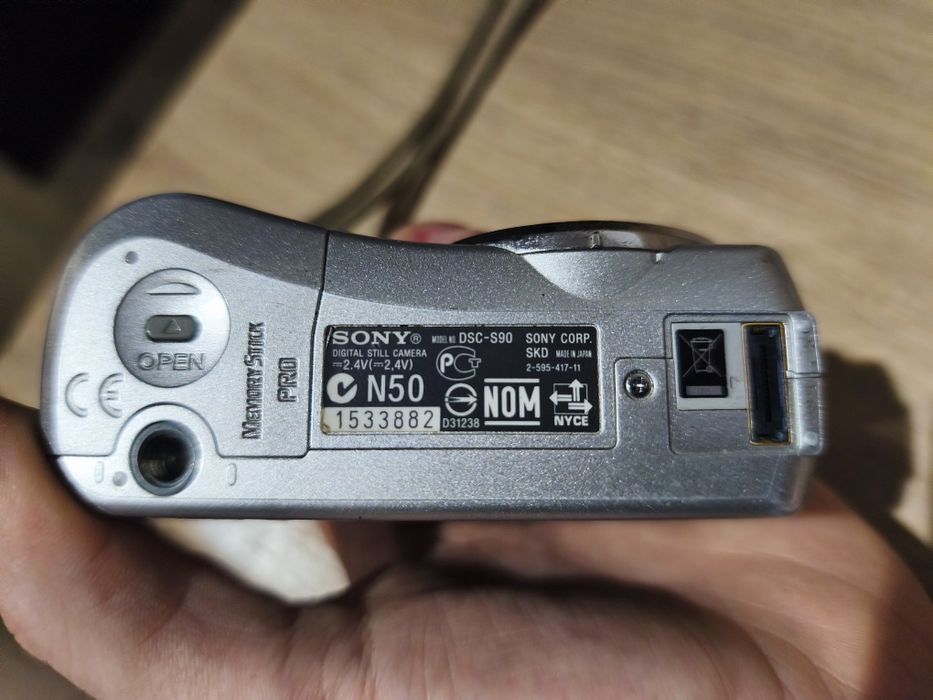 Aparat cyfrowy Sony DSC-S90