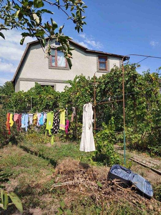 Компактний будинок біля озера