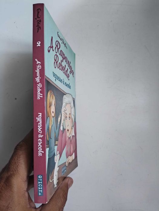 Conjunto de 2 livros da "A Rapariga Rebelde " Vol 2 e 4