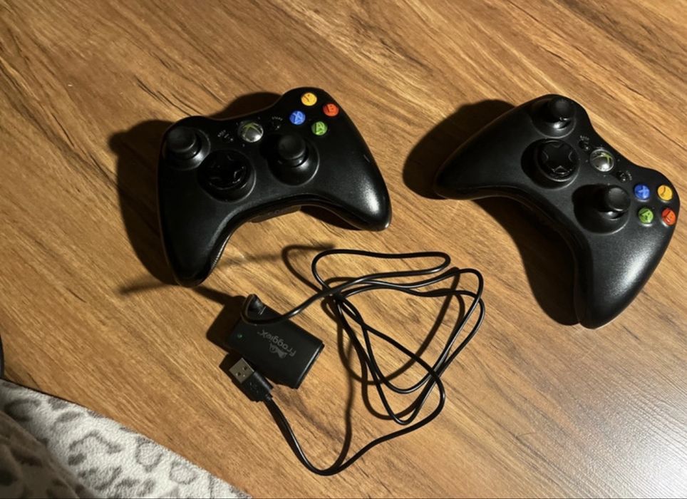 Konsola xbox360 + Sensor Kinect + Kinect Adventures