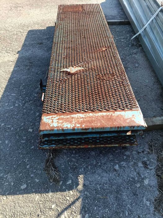 Rampas para porta máquinas e para camião