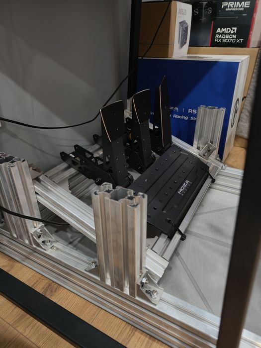 Кокпіт для симрейсингу / автосимулятору з алюмінієвого профілю.