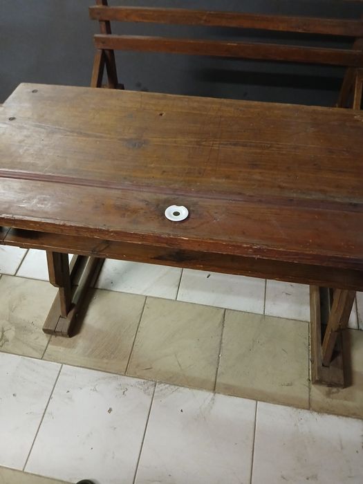 ESCOLA ANTIGA  carteira da escola primária com mais de 100 anos