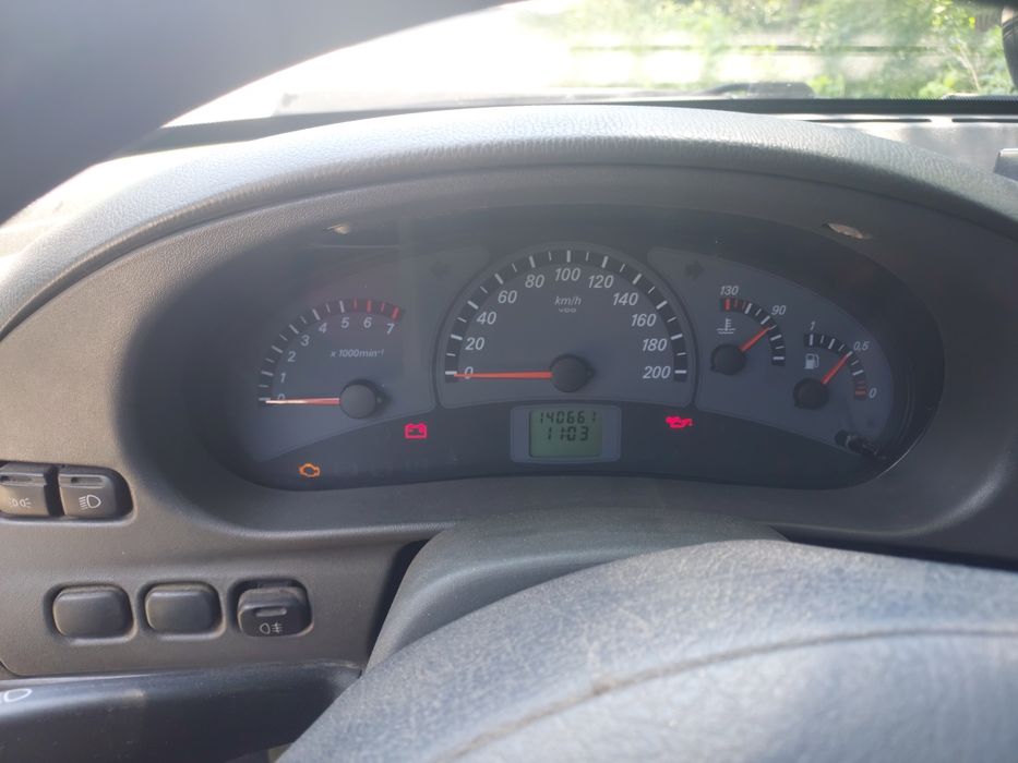 Автомобіль ваз 211040