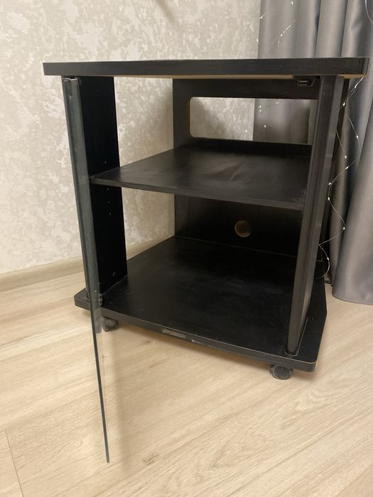 Продам тумбу под телевизор