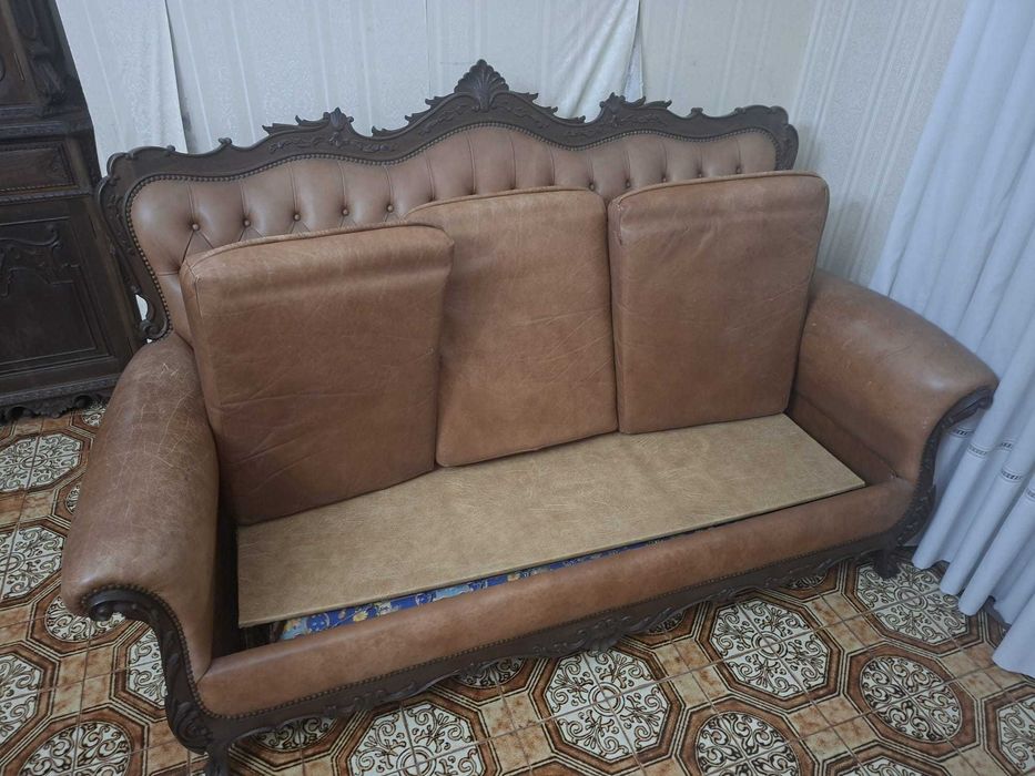 Vendo conjunto de sofás mais mesa de centro em excelente estado. Possibilidade de venda em separado