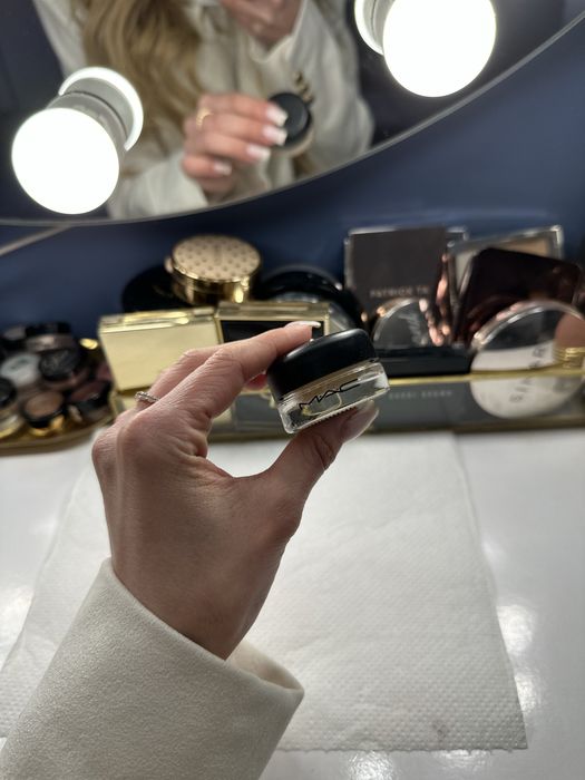 Консилер MAC (дуже гарний відтінок)