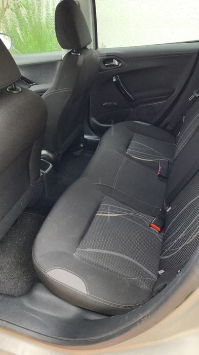 Peugeot 208 como novo