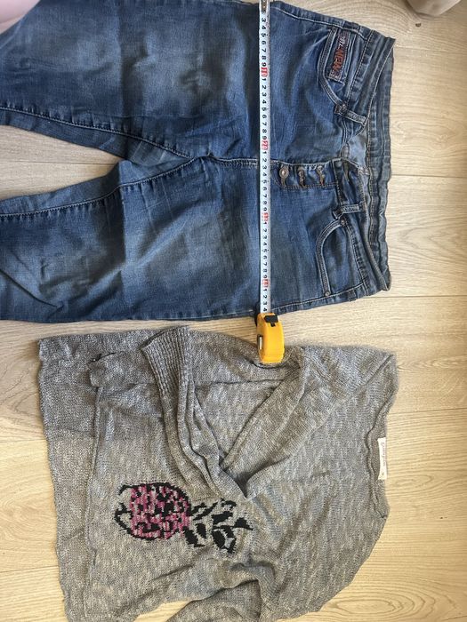 Безкоштовно речі для дівчини. Розмір штанів 29. Світер М-Л