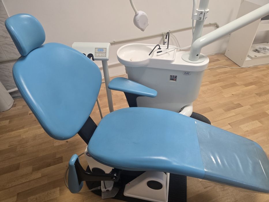 Стоматологічне крісло у відмінному стані.