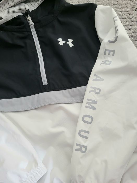 Lekka kurtka UNDER  ARMOUR  134/140  kangurka wiatrówka