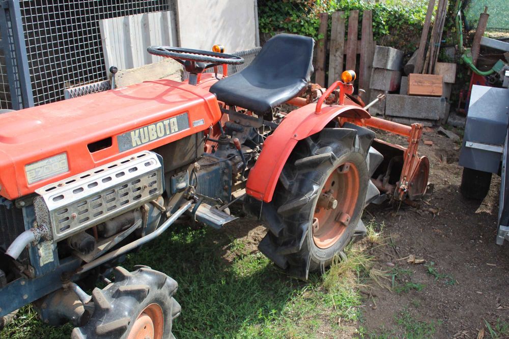 Kubota B7000 com frese incluída. Tudo a funcionar a 100%. Não tem matrícula
