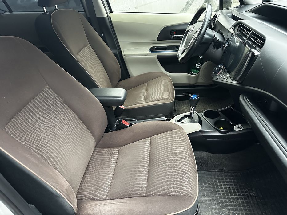 Toyota Aqua гібрид