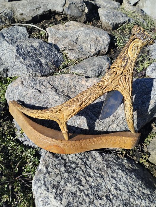 Подарунковий сувенір для мисливця. Художнє різання по рогу оленя.