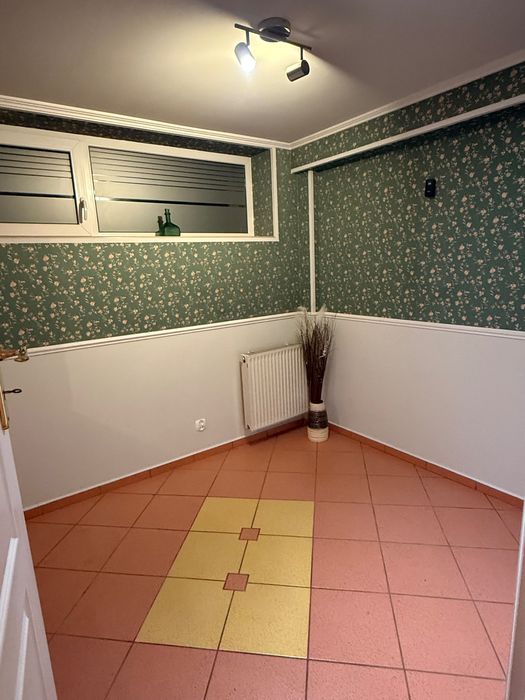 Wynajmę lokal/pomieszczenia  pod usługi