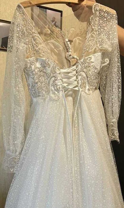 Шикарна весільна сукня