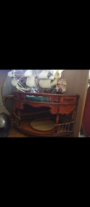 Naroznikowy barek wiszacy