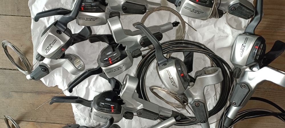 Manetes integradas Shimano XT