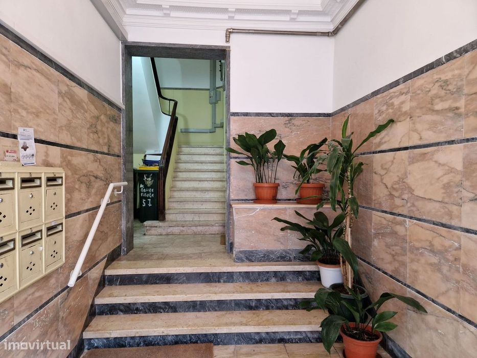 Apartamento T2 em Benfica - Pronto a Habitar