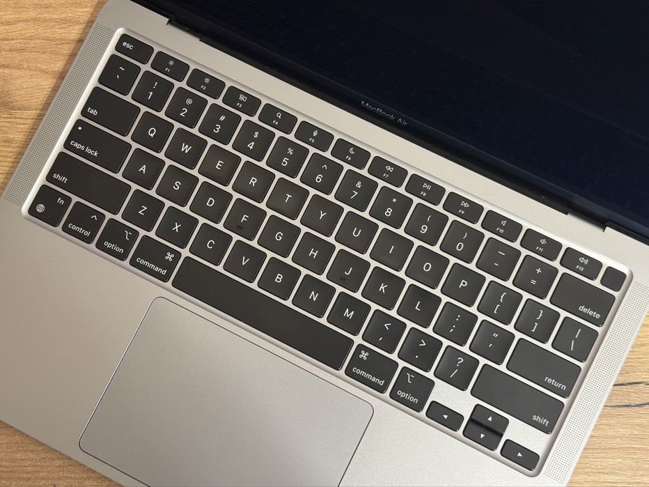 Гарний Macbook Air 13 M1 8/256 ГБ Space Gray Гарантія 30 днів #136