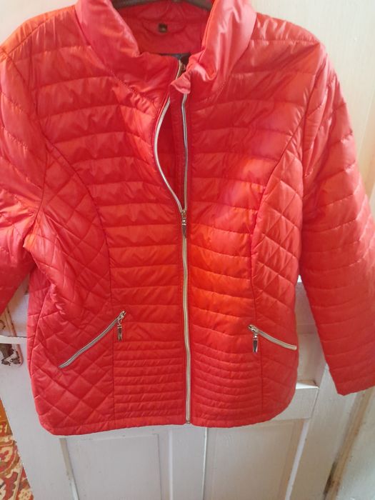 Жіноча стоьгана курточка