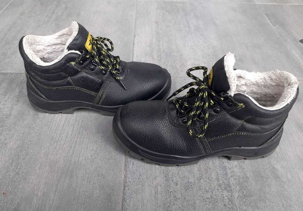 Б/у утепленные ботинки рабочие BRYES, Польша р. 40, стелька 26 см