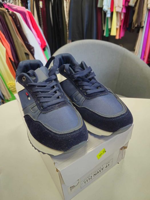 Buty sportowe męskie granatowe r. 41, lekkie i wygodne !!!