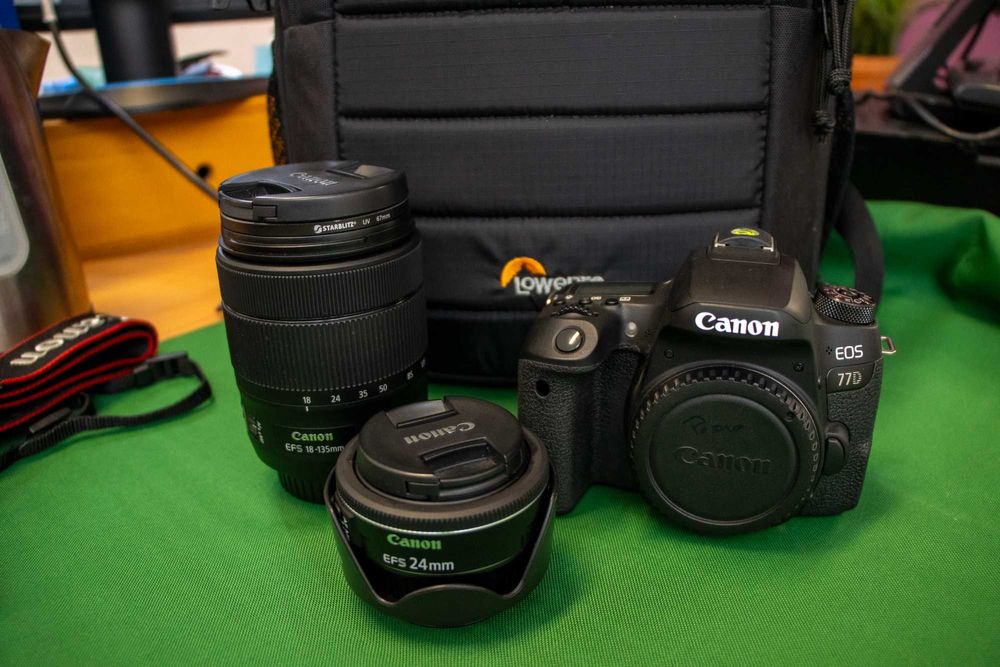 Máquina Fotográfica Reflex CANON EOS 77D + 18-135mm + 24mm