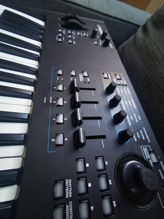 Yamaha MODX7  w Perfekcyjnym Stanie - Gratisy !!!