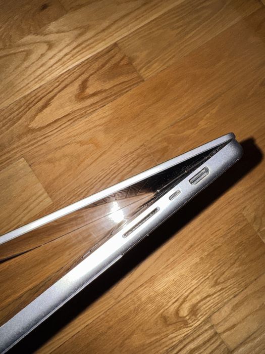 Vendo MacBook Pro 16" com carregador