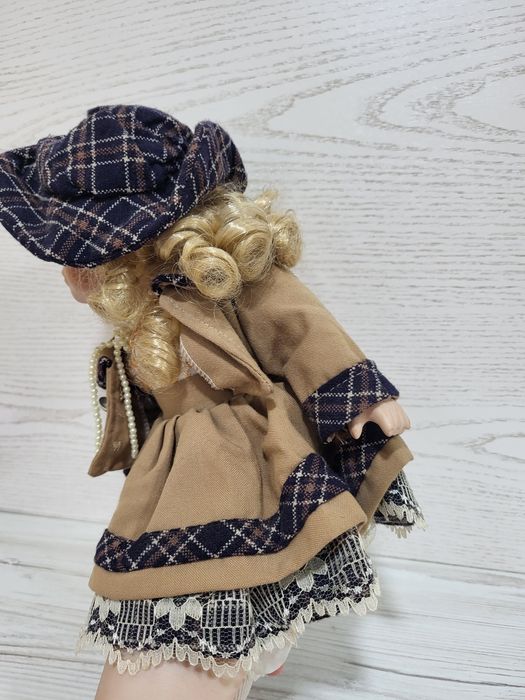 Фарфорова лялечка