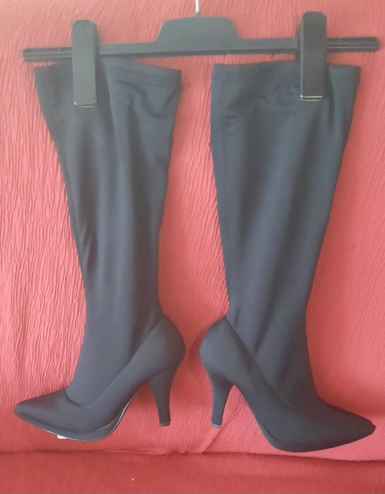 Botas pretas, salto alto  T36 novas