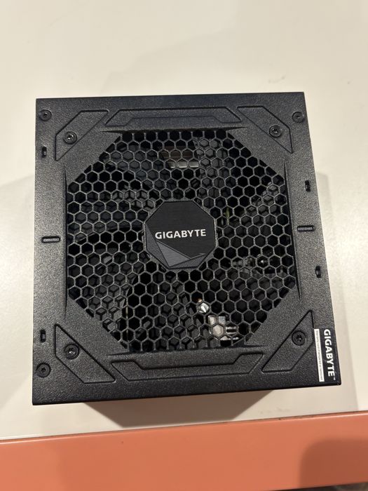 Zasilacz Gigabyte UD750GM 750W 80+ Gold Modular