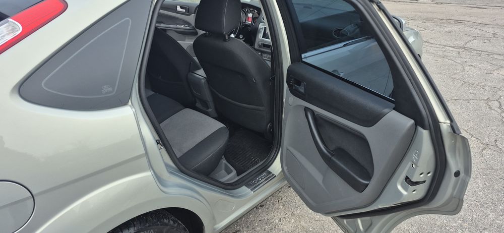 Продаю Форд фокус 2010 2.0 АКПП в комплектации Ghia