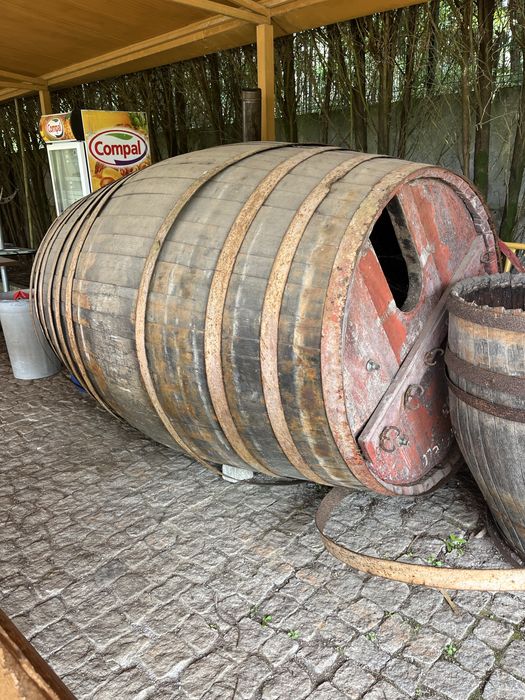 Venda de pipas de madeira