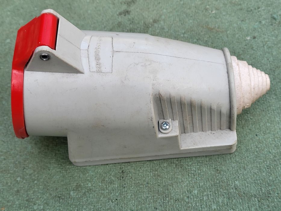 Gniazdo 3-fazowe 32A