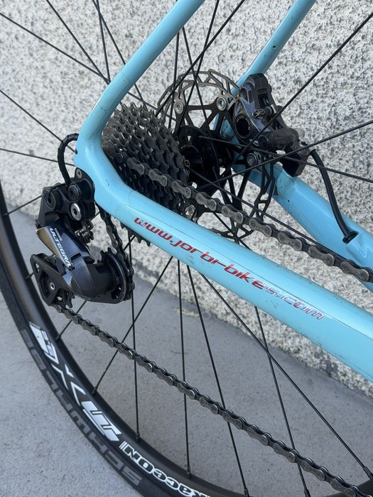 Bicicleta  de gravel-ciclocrosse-estrada