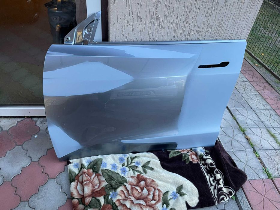 Двері Tesla Model Y