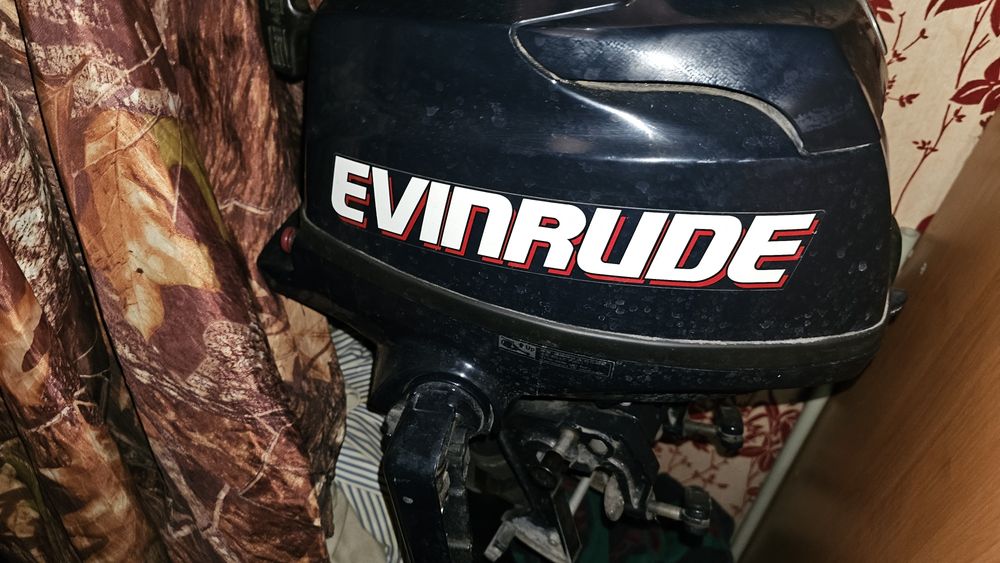 Продам лодку Sealarc320,EVENRUD 3.5