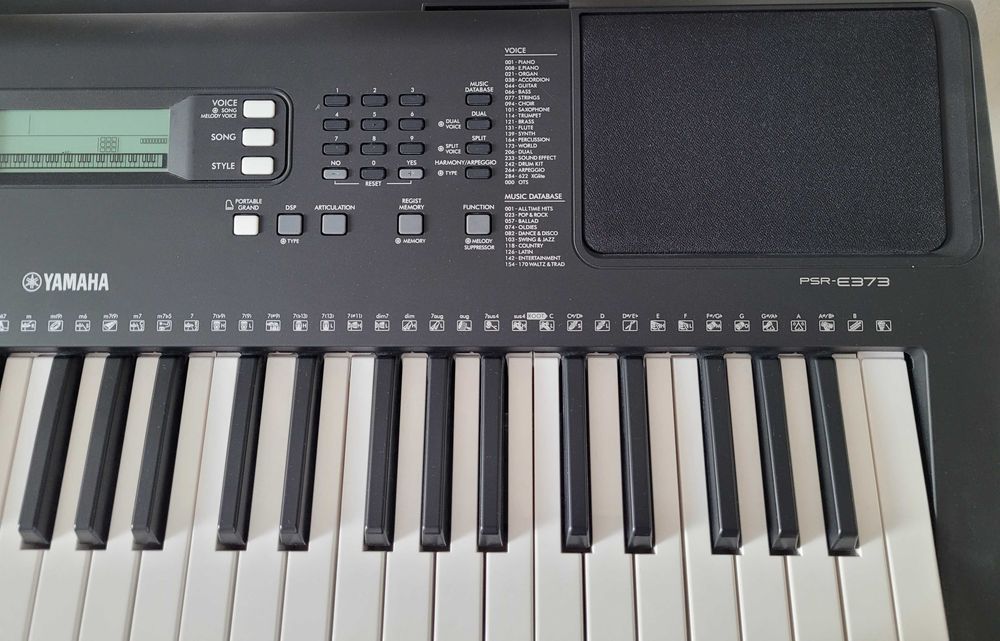 keyboard Yamaha PSR-E373 wraz ze stojakiem