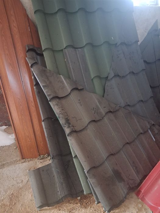 Blacha blachodachówka trapezowa  pozostałości po budowie.
