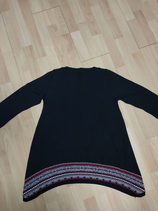 Dluzszy sweter damski czarny 40 42 uroczy