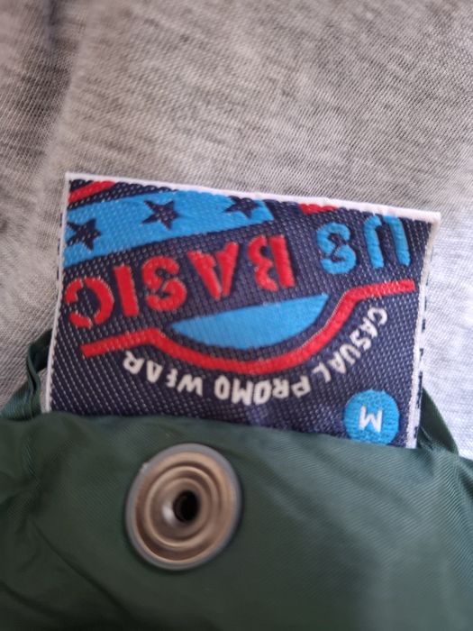 Стильна зелена вітровка (легка та зручна)